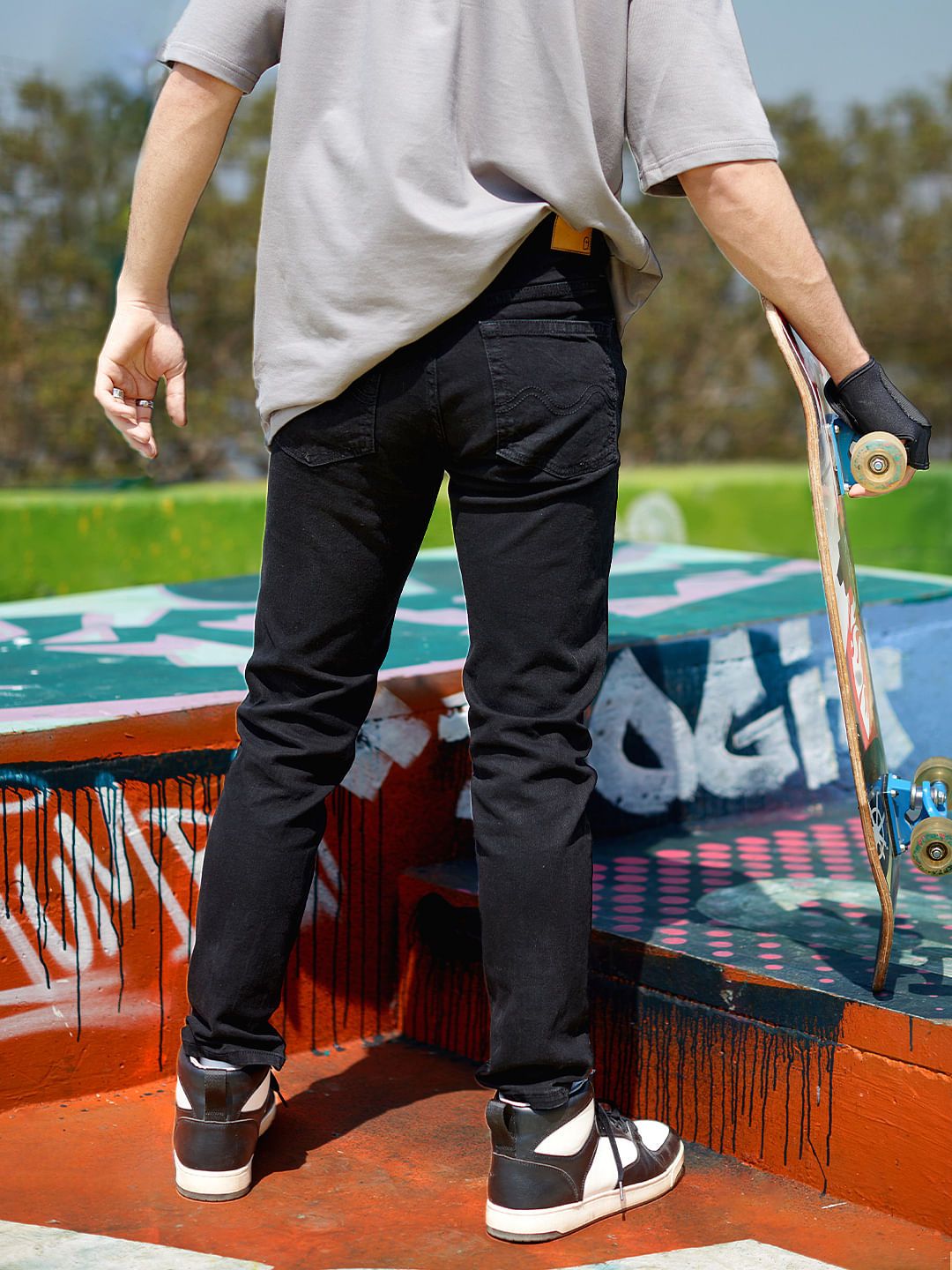 Classic Slim Fit Jeans: Pitchblack Men Classic Slim Fit Jeans