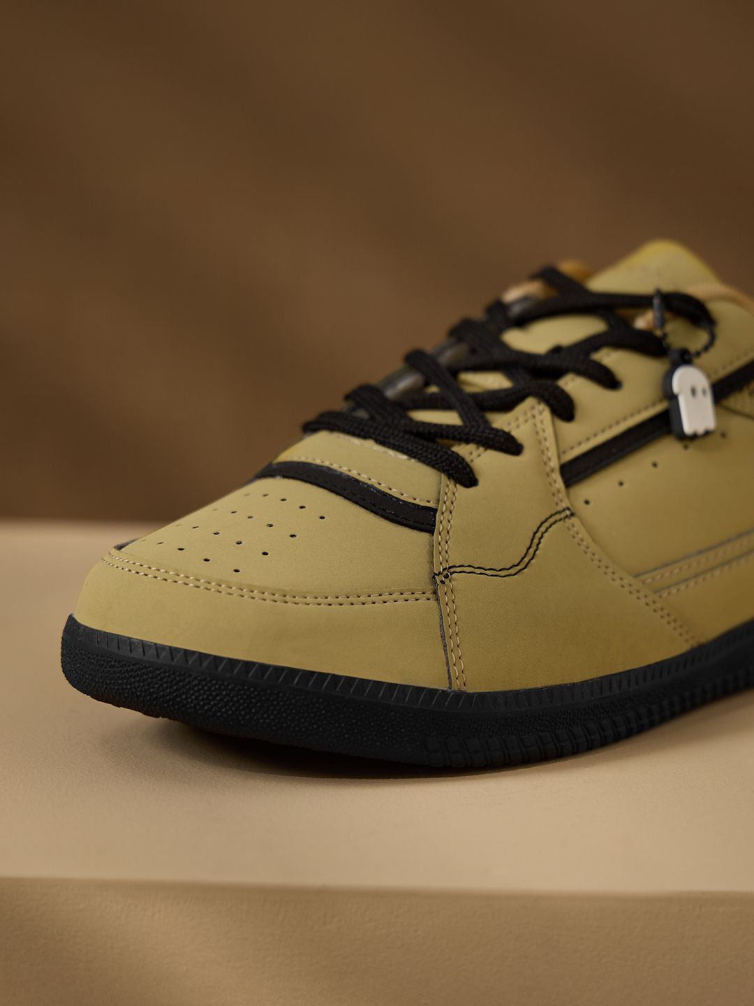 Kanso: Yellow Men Low Top Sneakers