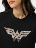 Wonder Woman: Logo Women Relaxed T-Shirts