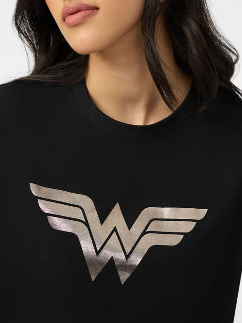 Wonder Woman: Logo Women Relaxed T-Shirts