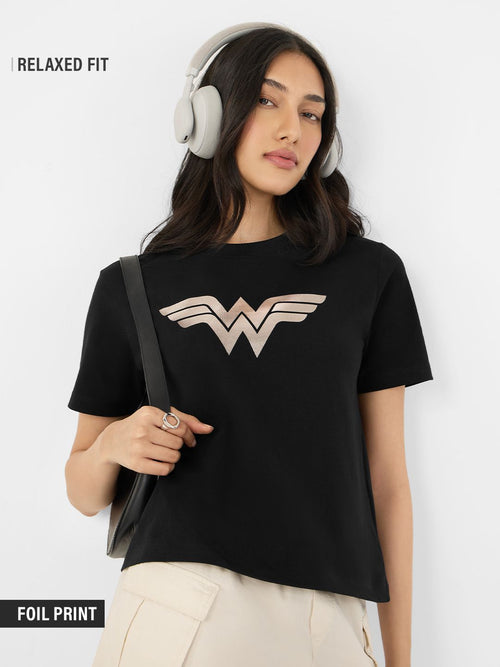 Wonder Woman: Logo Women Relaxed T-Shirts