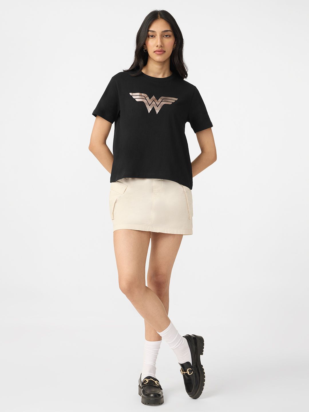 Wonder Woman: Logo Women Relaxed T-Shirts