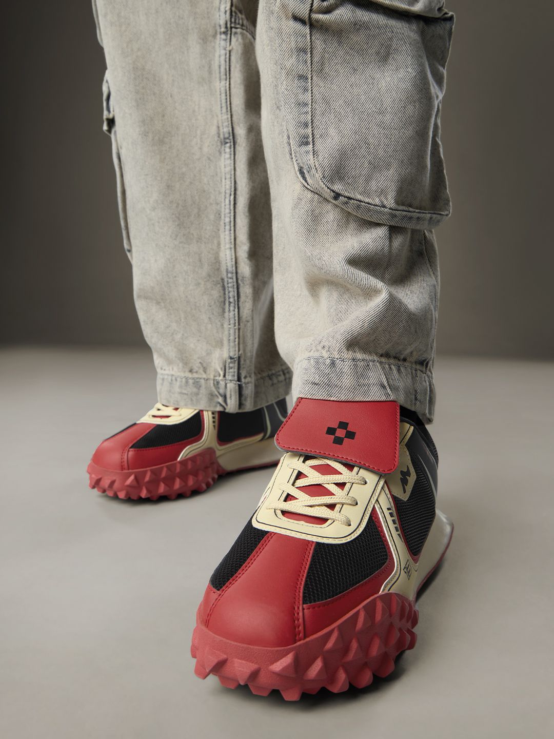 Velocity: Scarlet Men Low Top Sneakers