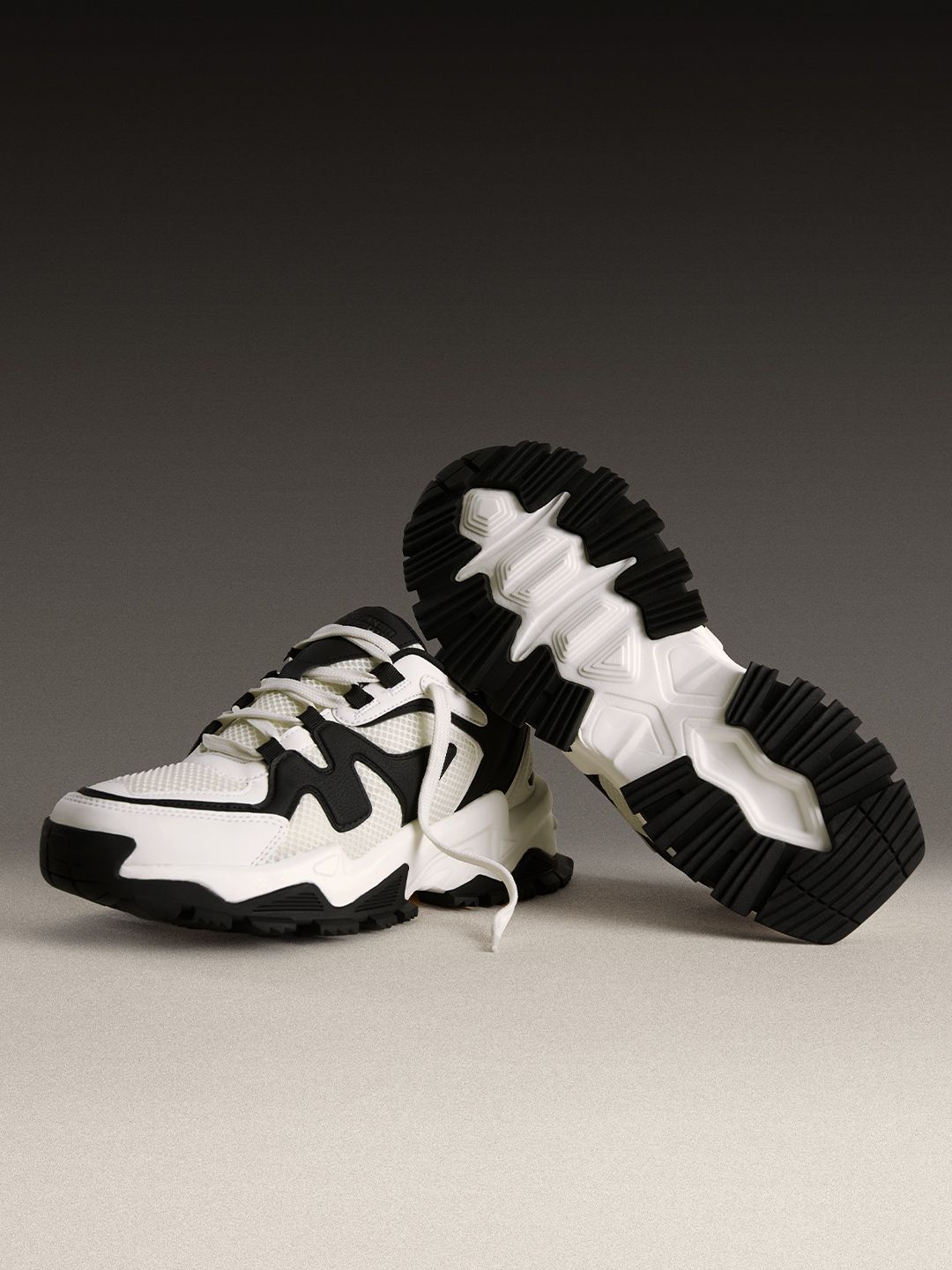 Fumes NX: Storm Men Low Top Sneakers