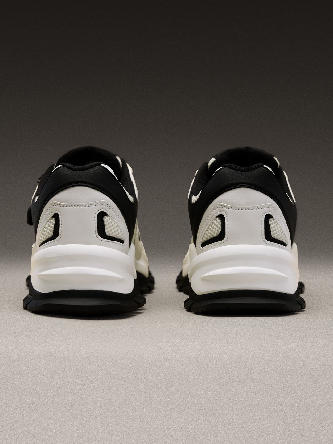 Fumes NX: Storm Men Low Top Sneakers