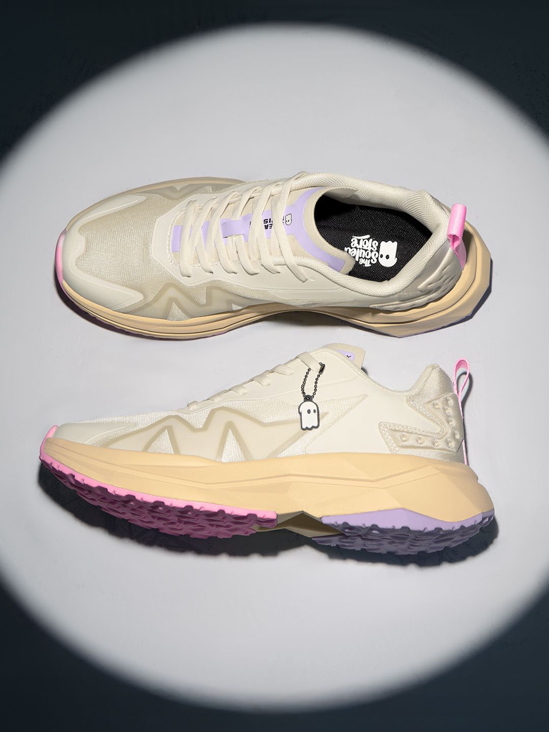 Raptors 242 Men Low Top Sneakers