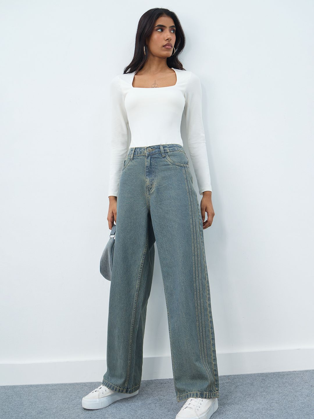 Relaxed Straight-Fit Denim: Sapphire Women Straight Denims
