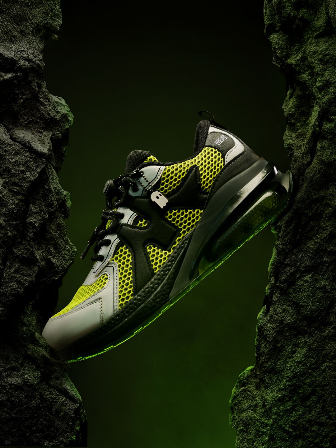 Urban Blaze: Green Lab Men Low Top Sneakers