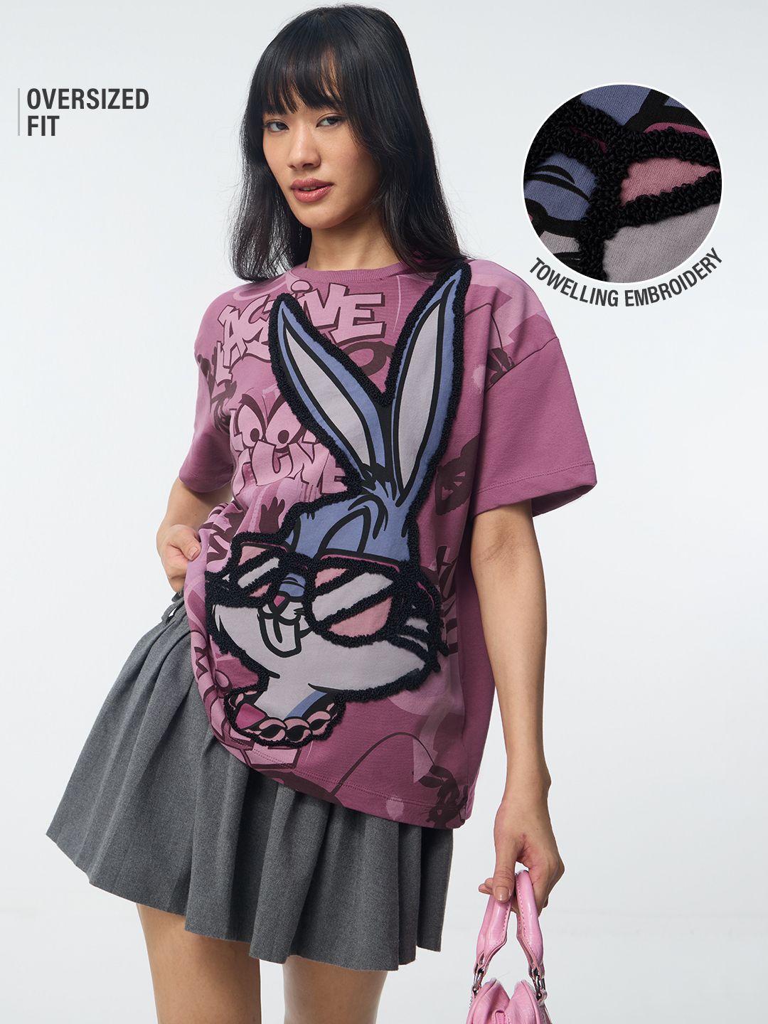 Bugs Bunny: Hot Moves Women Oversized T-Shirts