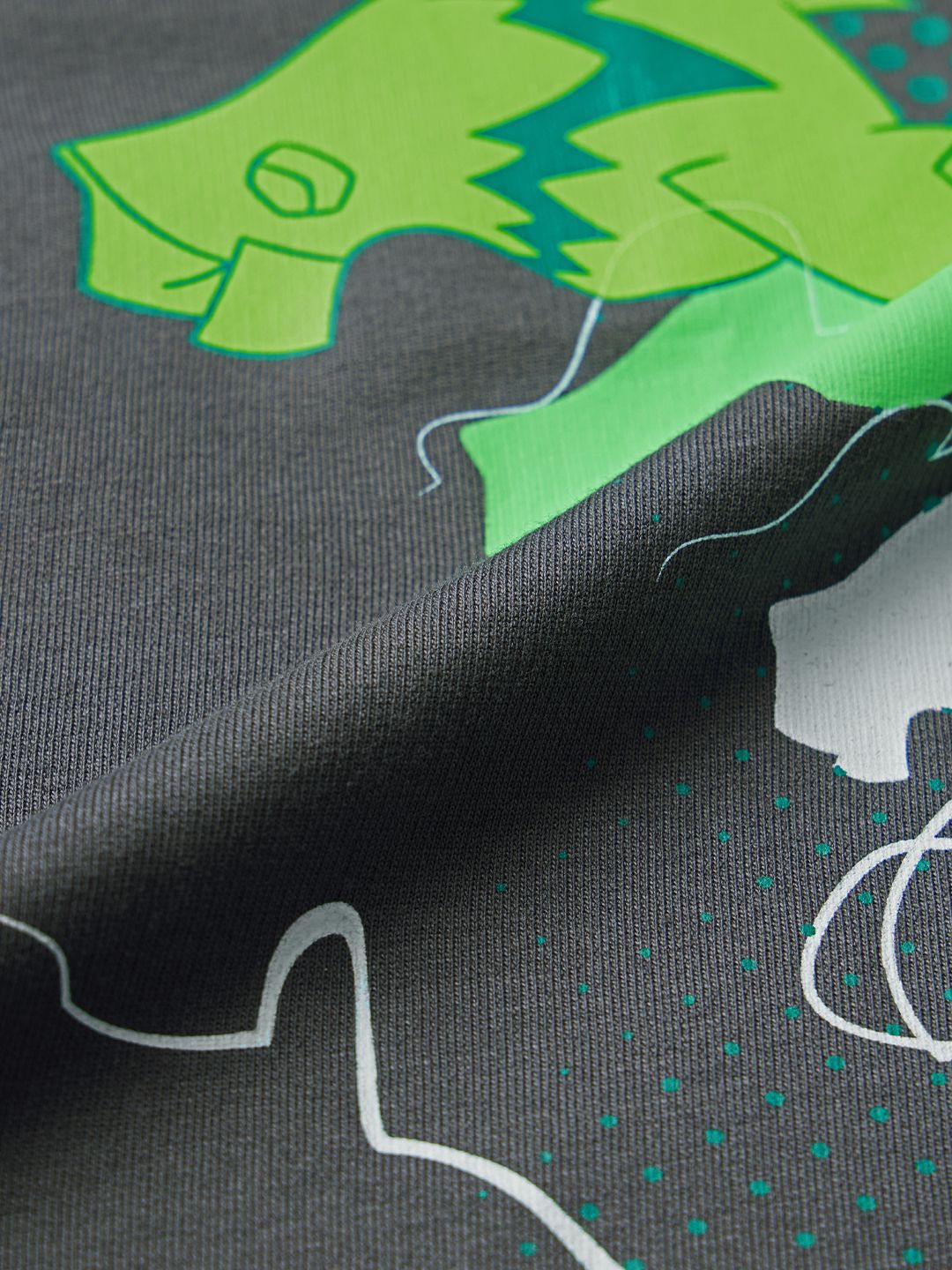 Ben 10 Omniverse: Shocksquatch Oversized T-Shirts