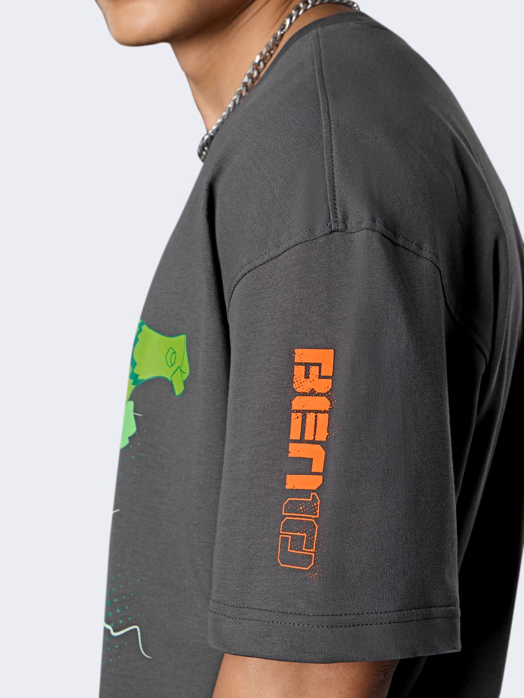 Ben 10 Omniverse: Shocksquatch Oversized T-Shirts