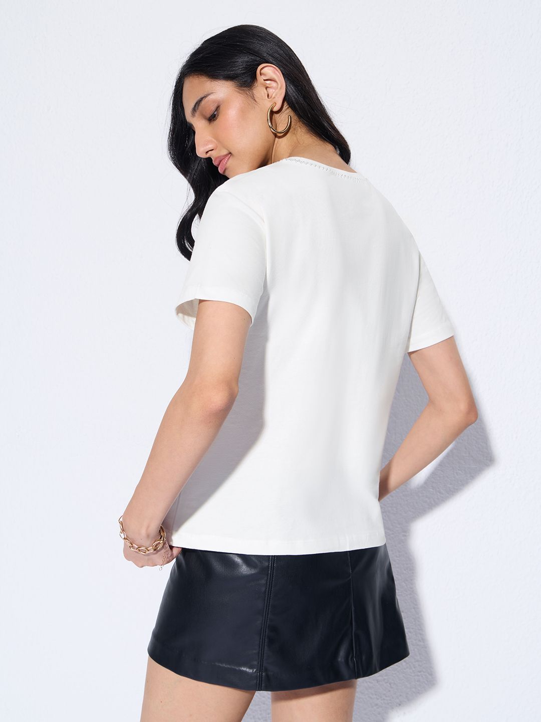 Pet Stories: Pocket Kitty Women Relaxed T-Shirts