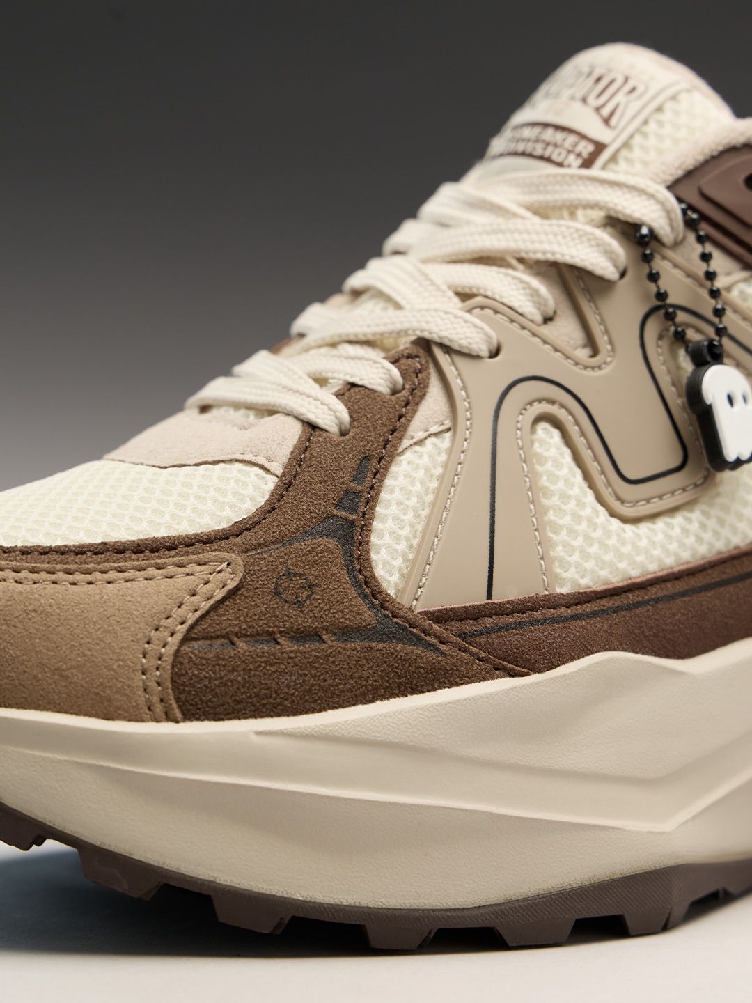 Raptors V2: Canyon Dust Men Low Top Sneakers