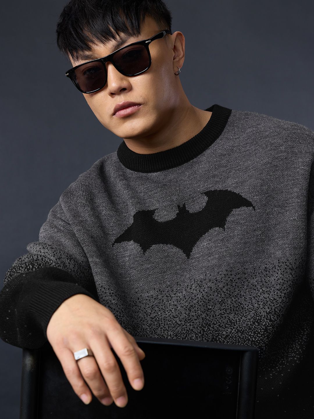 Batman: Gradient Logo Oversized Pullovers