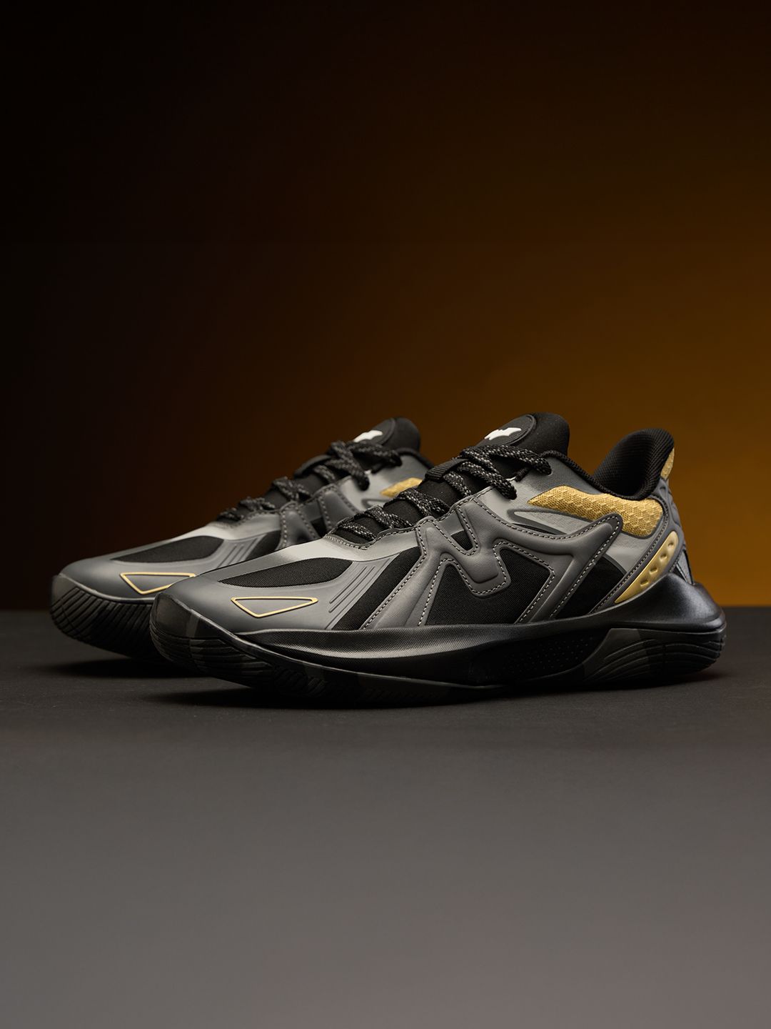 Hoops: Batman Men Low Top Sneakers