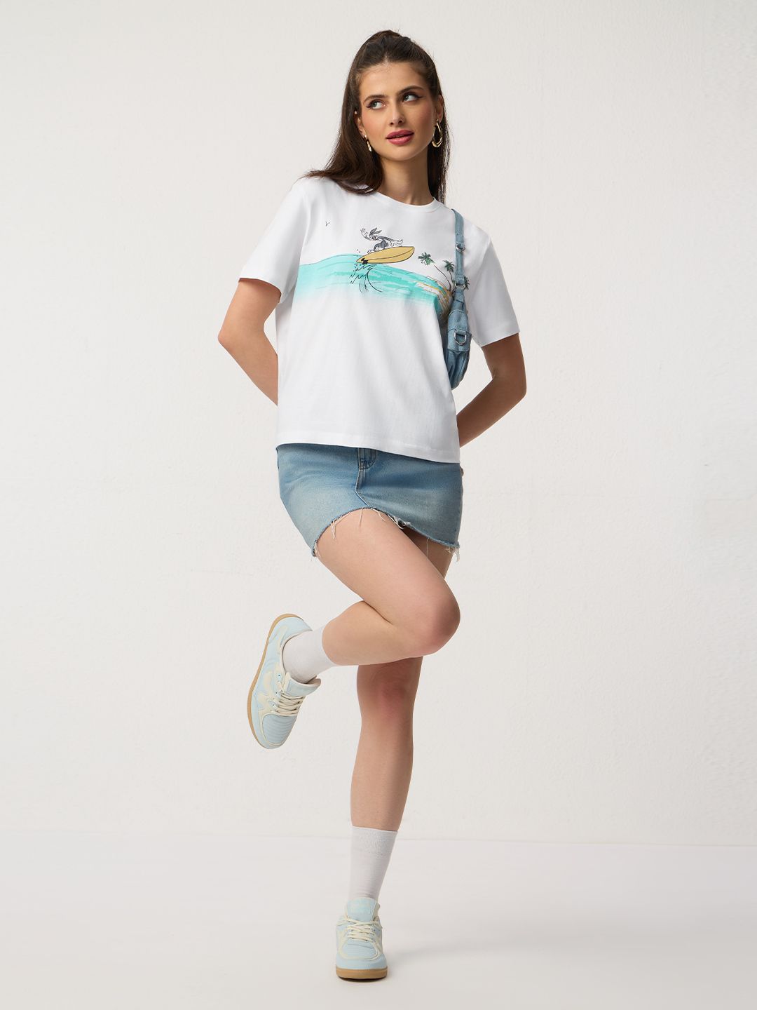 Looney Tunes: Bugs Splash Women Relaxed T-Shirts