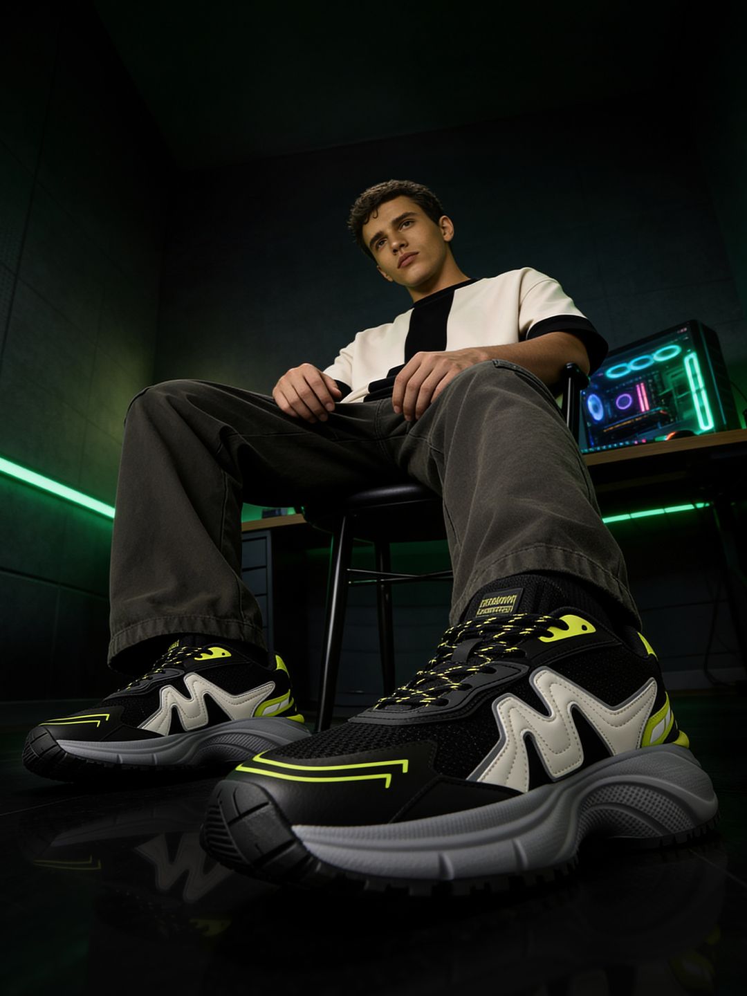 Ben 10: OmniKicks Men Low Top Sneakers