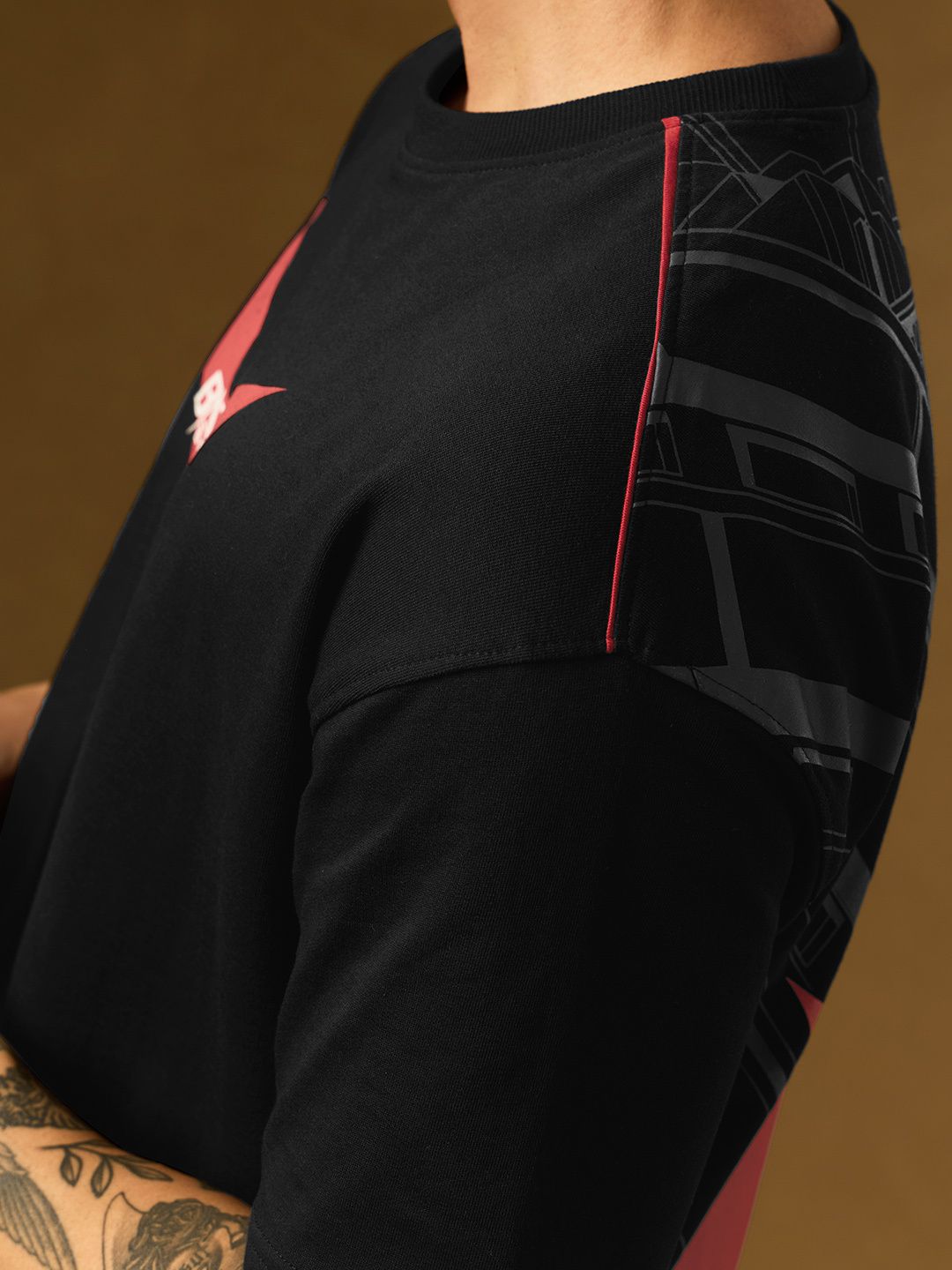 DC: Batman Beyond Oversized T-Shirts