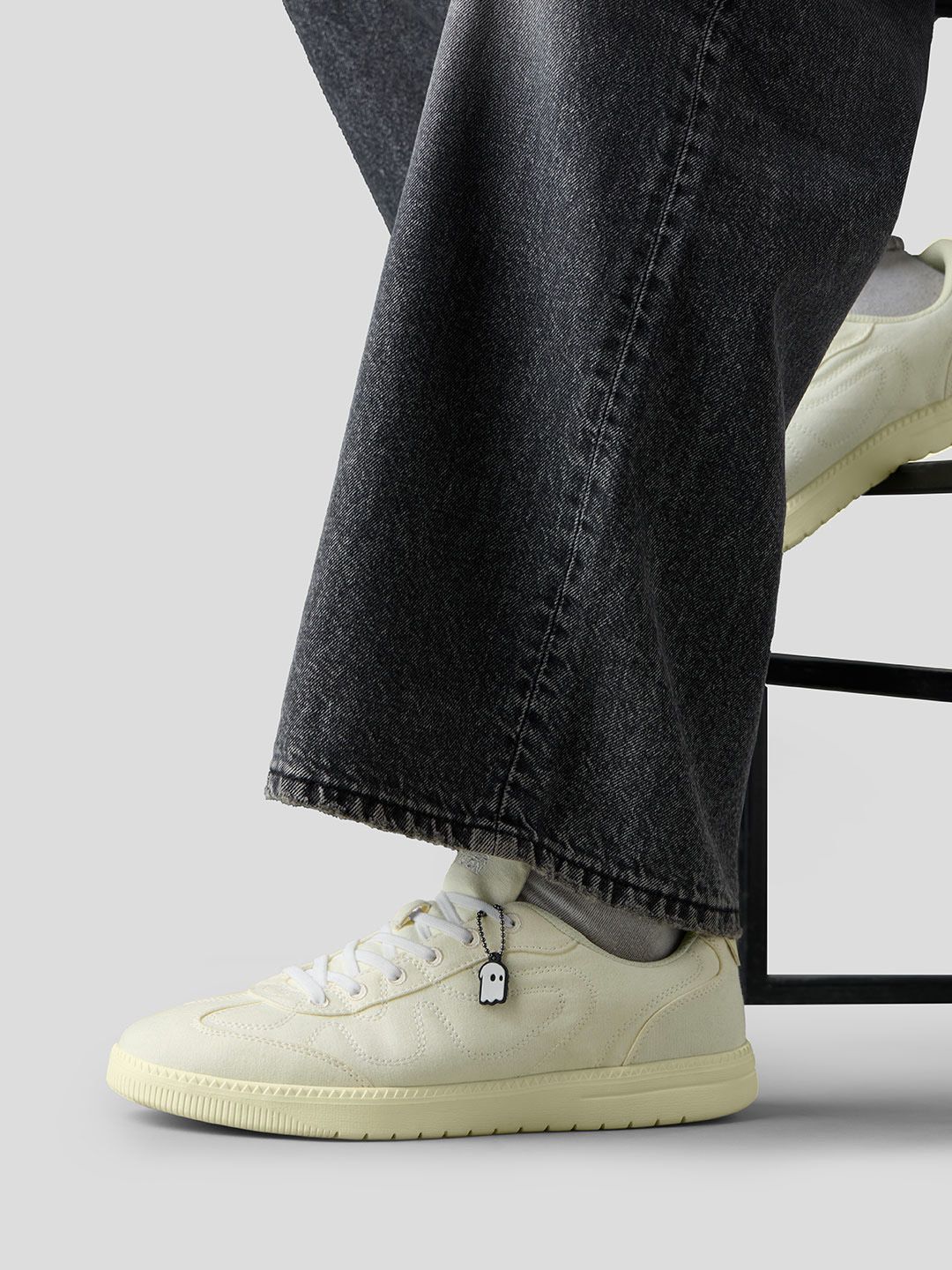 UBZ FLY: Off White Men Low Top Sneakers