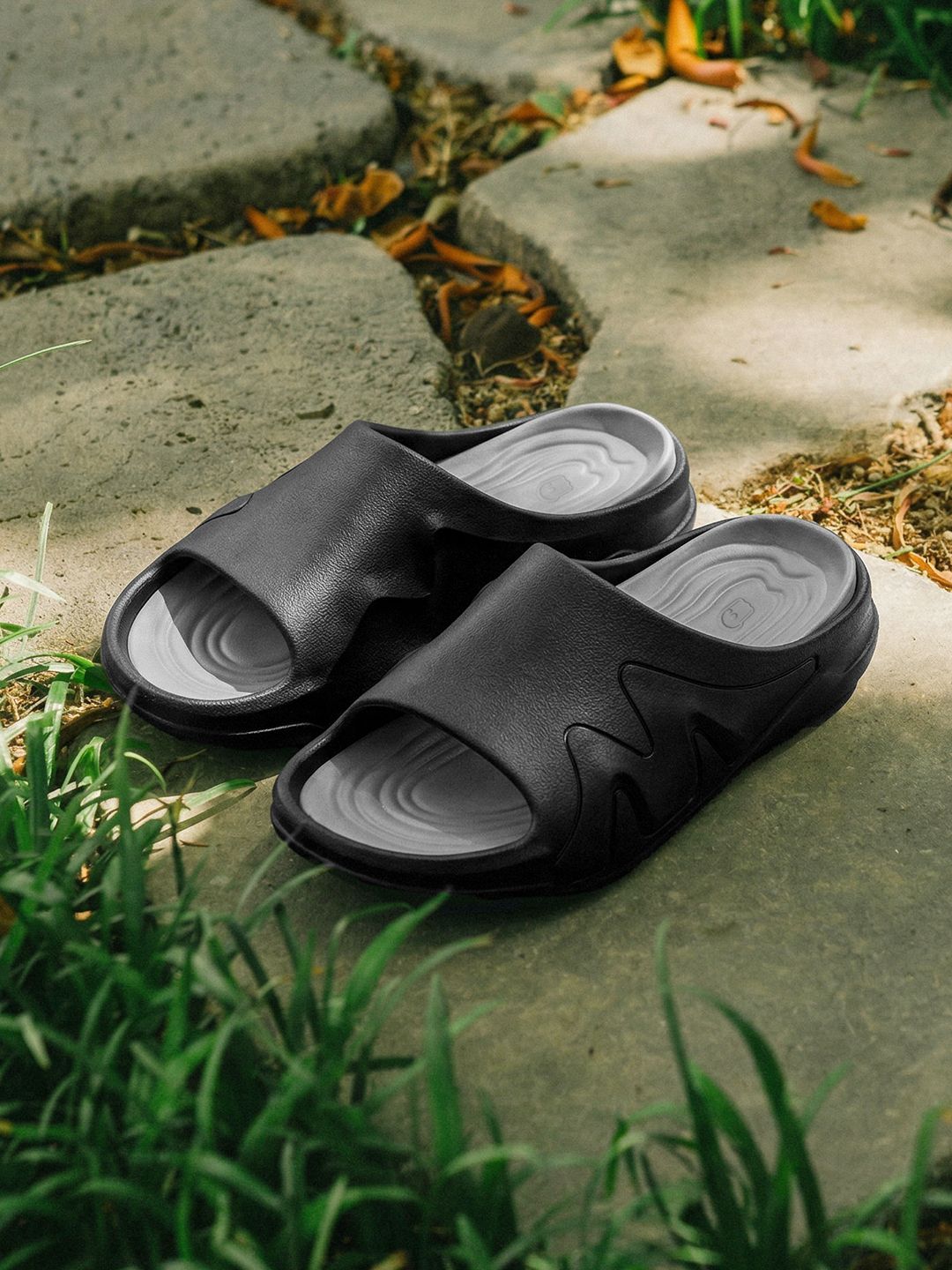 Slides 2.0: Eclipse Men Sliders