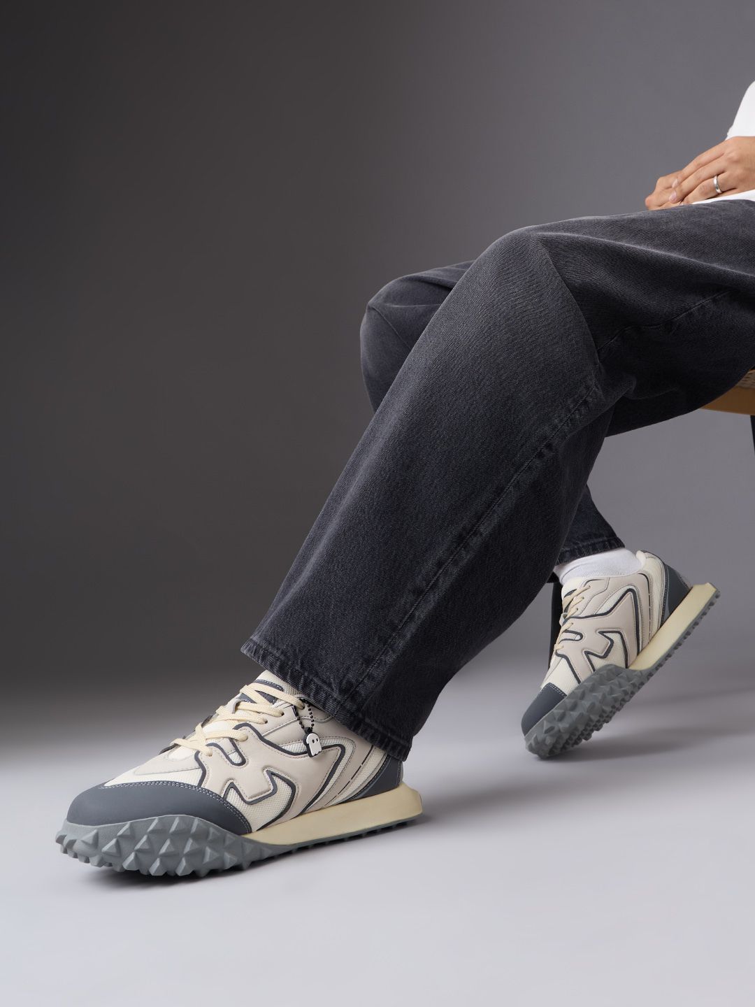 Velocity 2.0: Orbit Men Low Top Sneakers