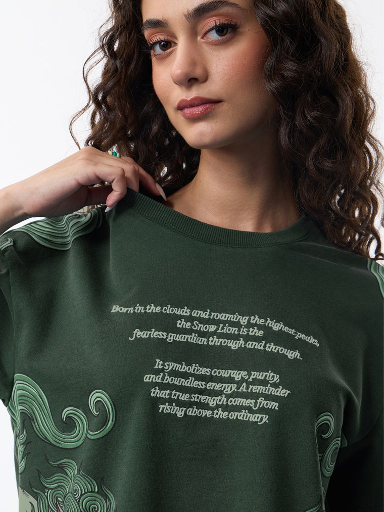 Tibetan Tales: Snow Lion Women Oversized T-Shirts