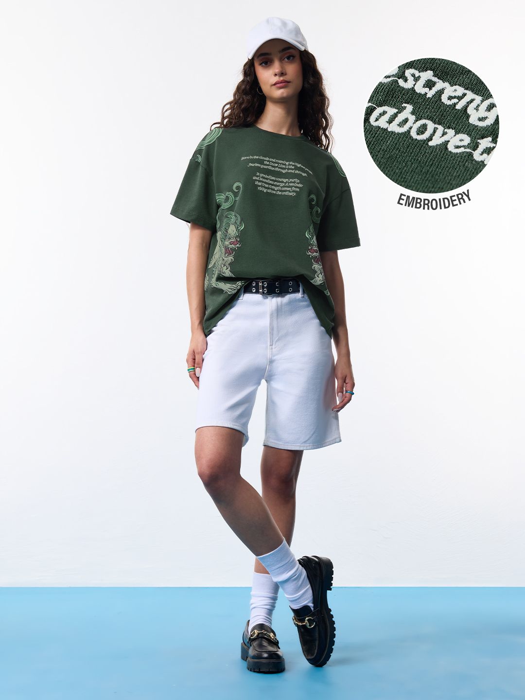 Tibetan Tales: Snow Lion Women Oversized T-Shirts