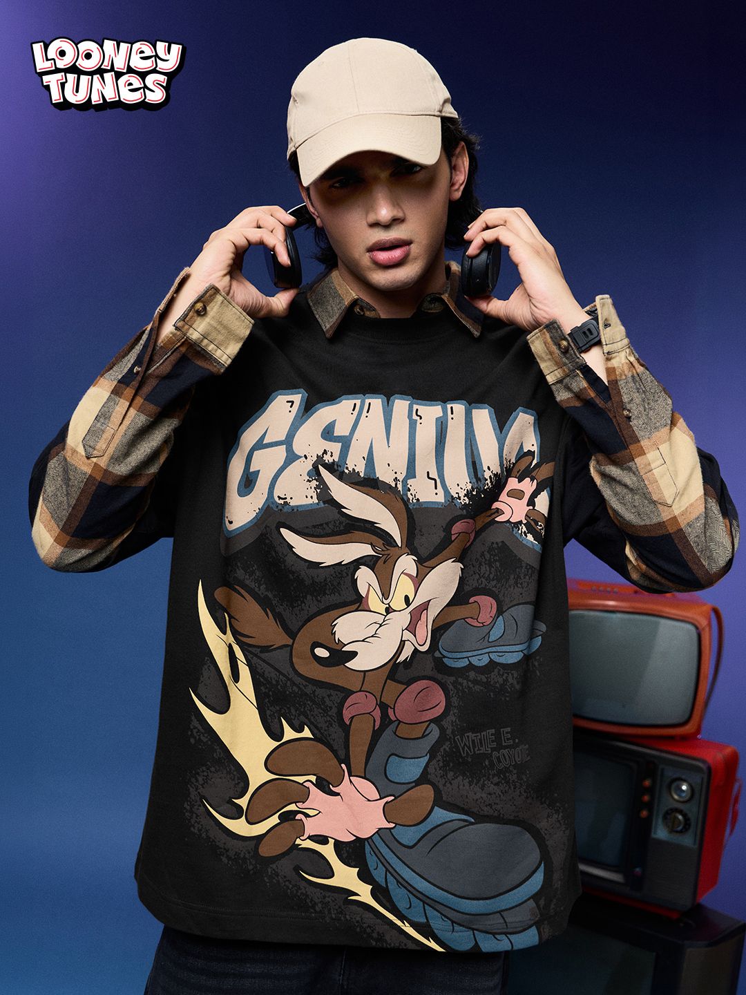 Looney Tunes: Skating Coyote Super Oversized T-Shirts