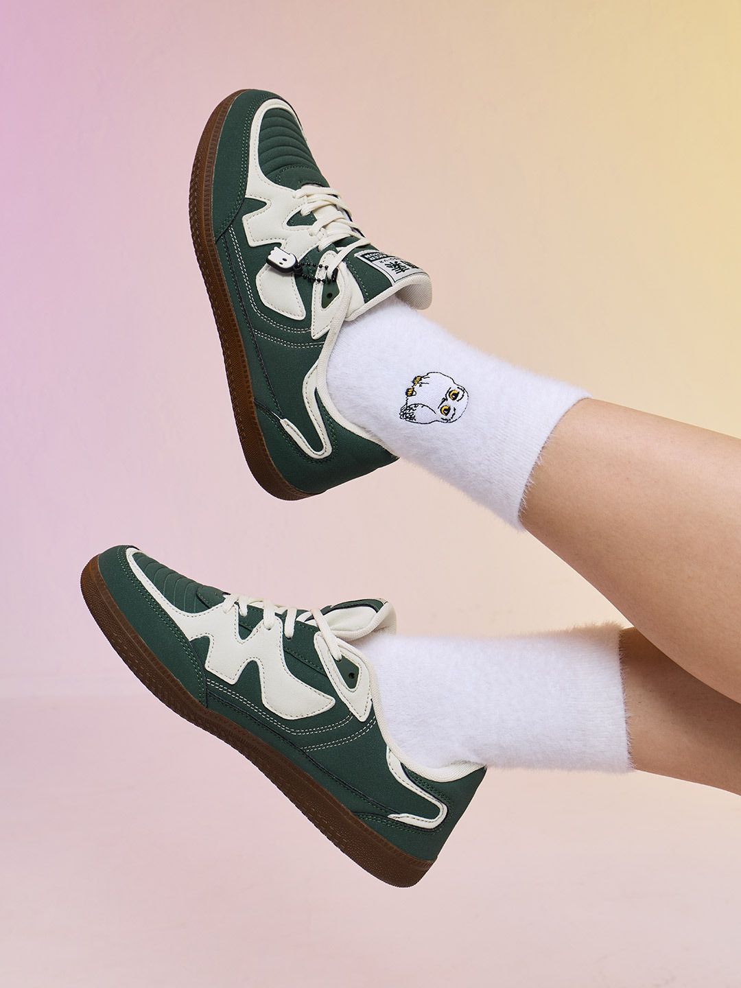 Tender Coconut: Kanso V2 Women Low Top Sneakers
