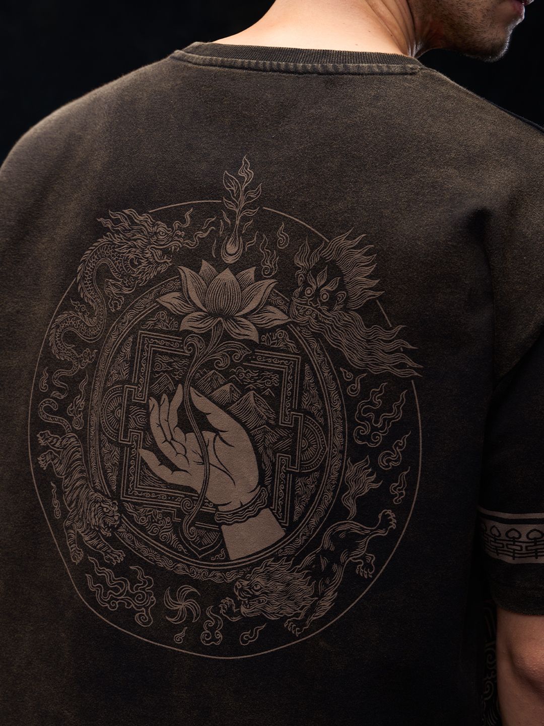 Tibetan Tales: Mandala Thangka Oversized T-Shirts