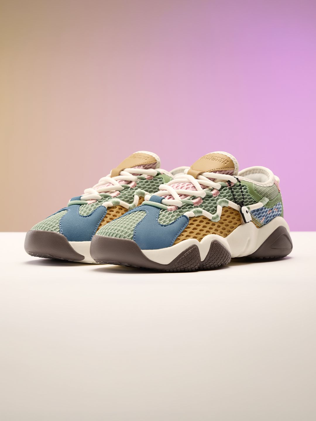 Bubbles: Popsicle Women Low Top Sneakers