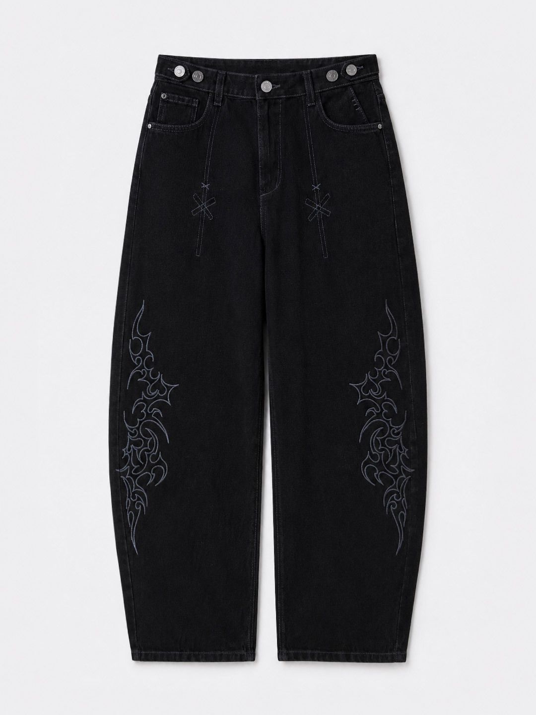 Barrel-Fit Denim: Street Style Women Barrel Denims