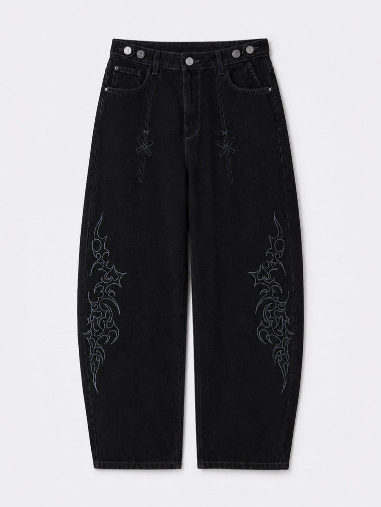 Barrel-Fit Denim: Street Style Women Barrel Denims