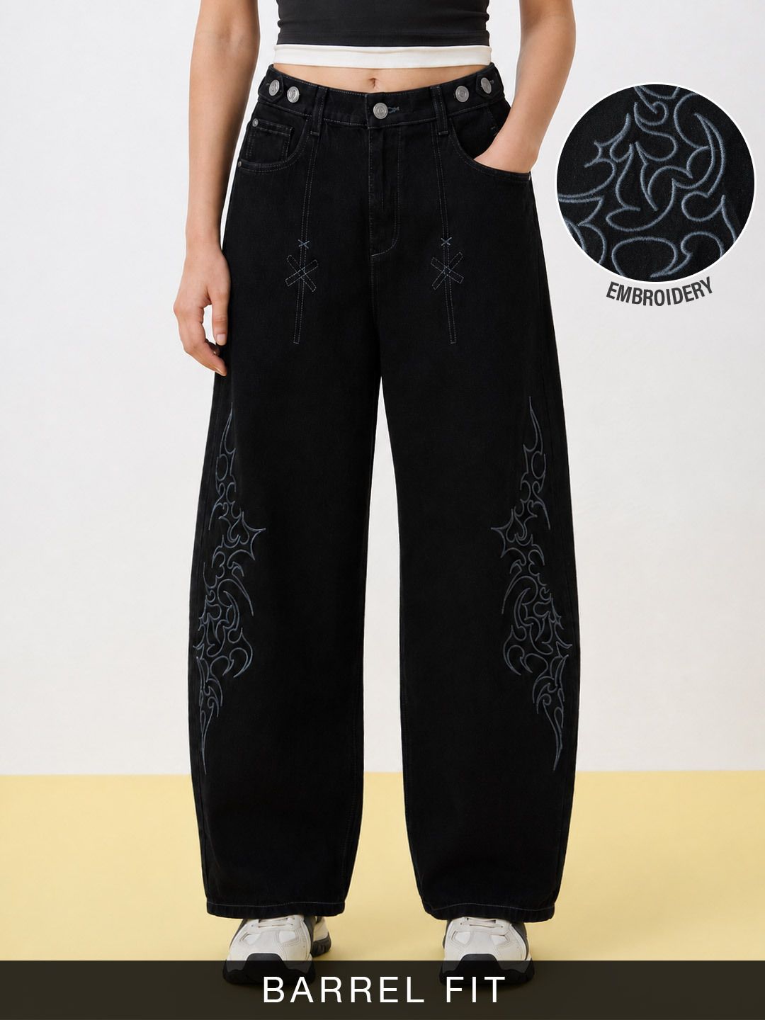 Barrel-Fit Denim: Street Style Women Barrel Denims