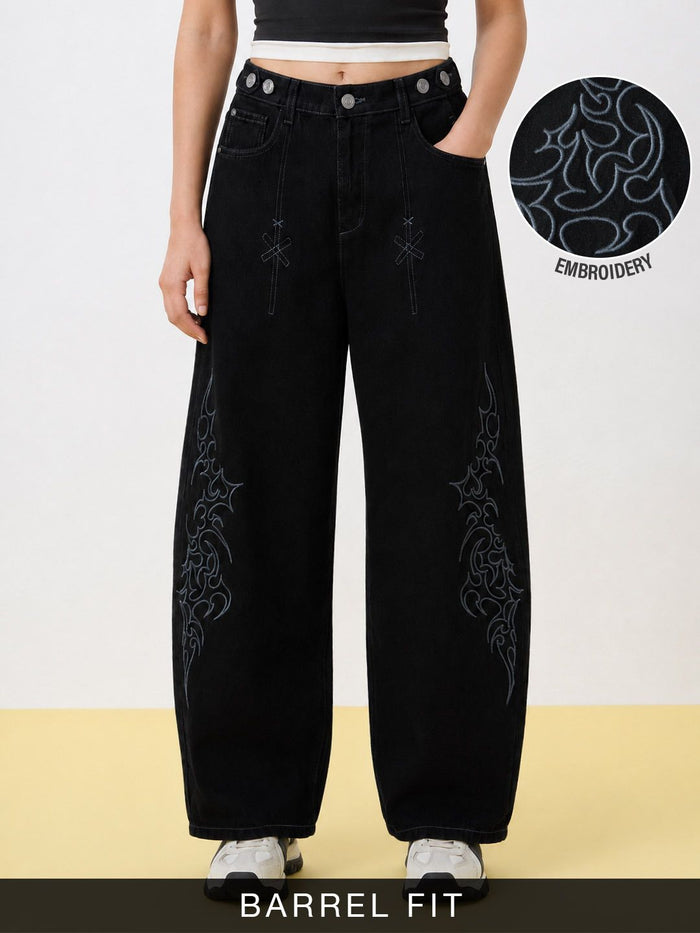 Barrel-Fit Denim: Street Style Women Barrel Denims